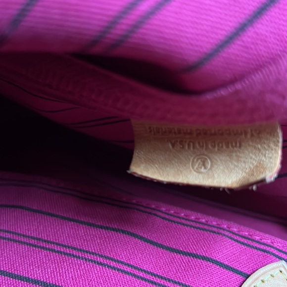 Gorgeous Neverfull GM in Peony - Picture 4 of 12